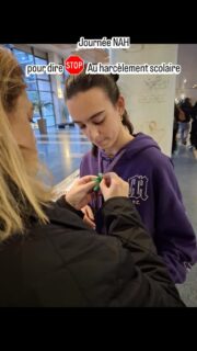 Grande mobilisation des ambassadeurs phare et de l’équipe éducative pour la journée nationale de lutte contre le harcèlement scolaire; Distribution de rubans verts, signature de la charte, temps de formation  spécifique avec le concours de Généation Numérique #acversailles #generationnumerique #espacejeunesselevallois