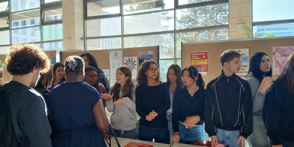 Les Ambassadeurs NAH mobilisés contre le harcèlement à la Semaine des Associations
